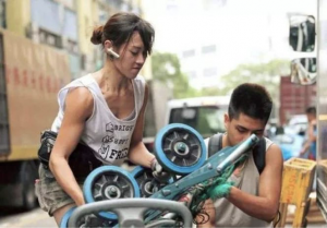 搬運(yùn)跟車夥計(jì) - 創(chuàng)新搬運(yùn)搬屋有限公司